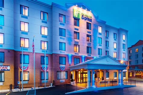 any hotels that are cheap on staten island